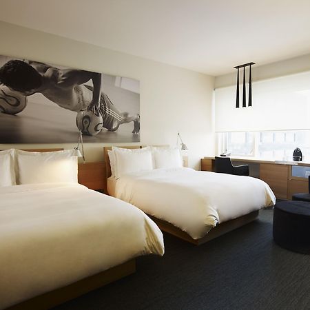 Le Germain Hotel Maple Leaf Square Торонто Номер фото