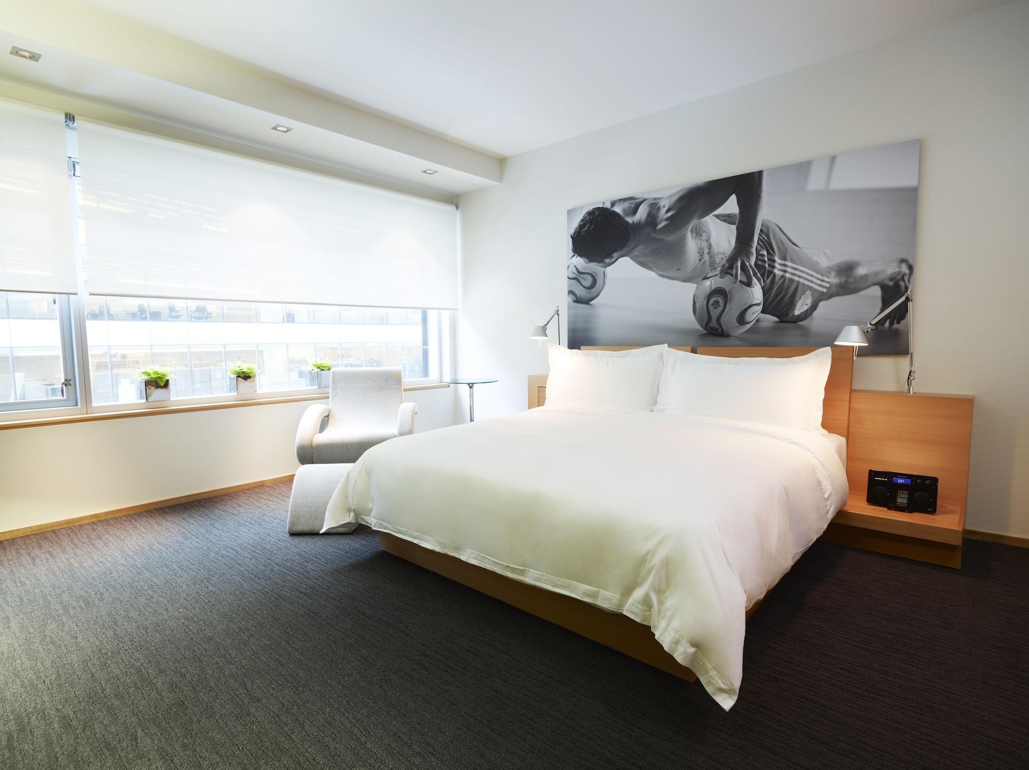 Le Germain Hotel Maple Leaf Square Торонто Экстерьер фото