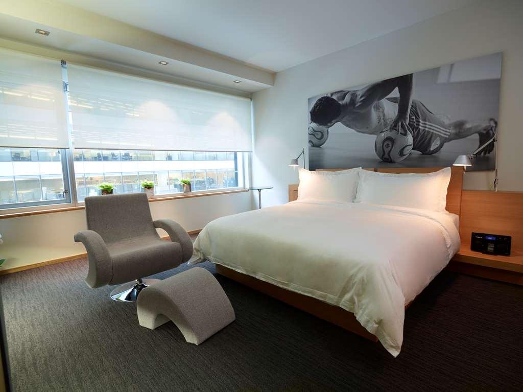 Le Germain Hotel Maple Leaf Square Торонто Номер фото
